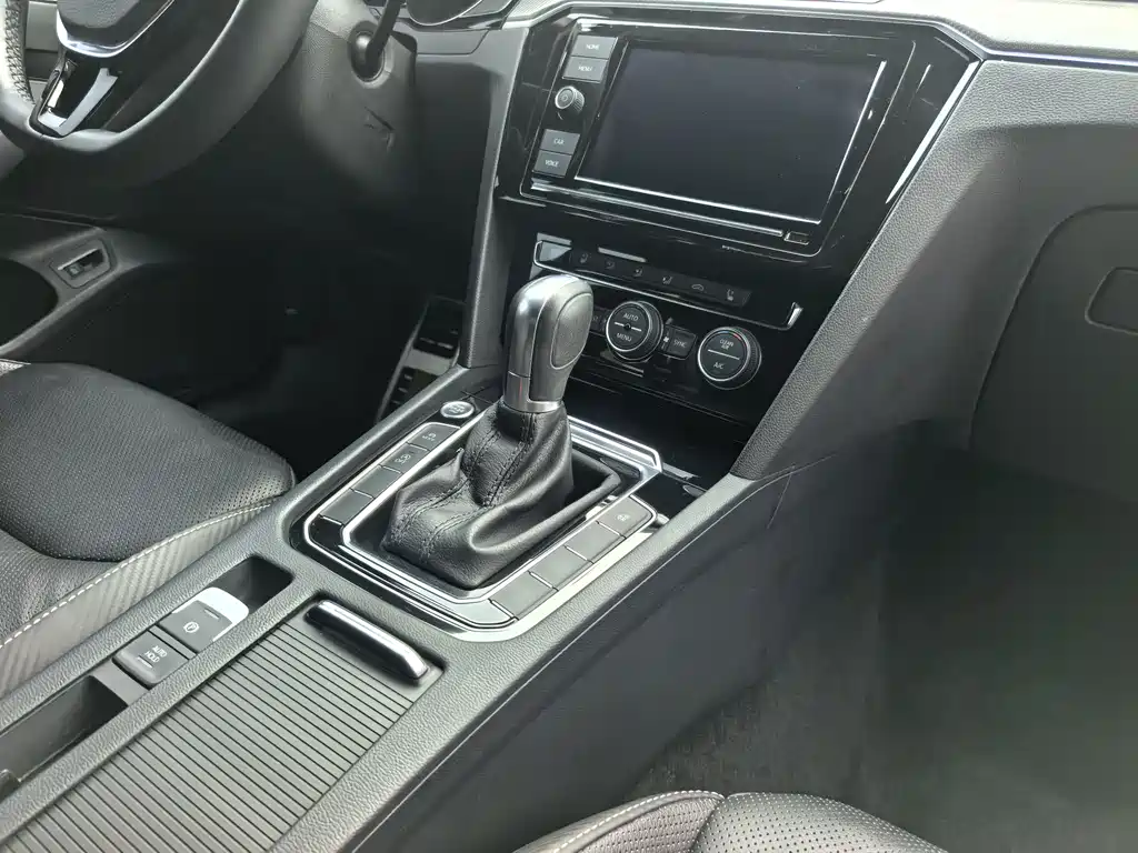 FAW-Volkswagen CC 2019 330TSI Charming Edition National VI купить на сайте DeffCars