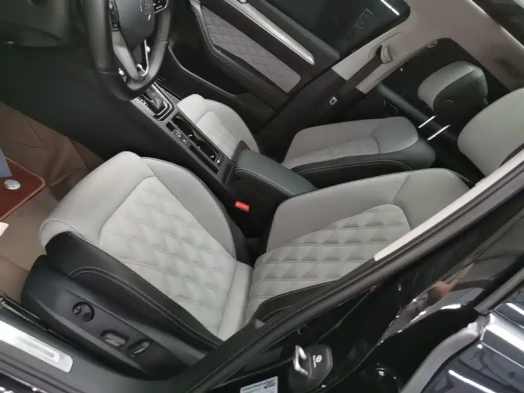 Magotan 2023 2 million commemorative edition 330TSI DSG leading model купить на сайте DeffCars
