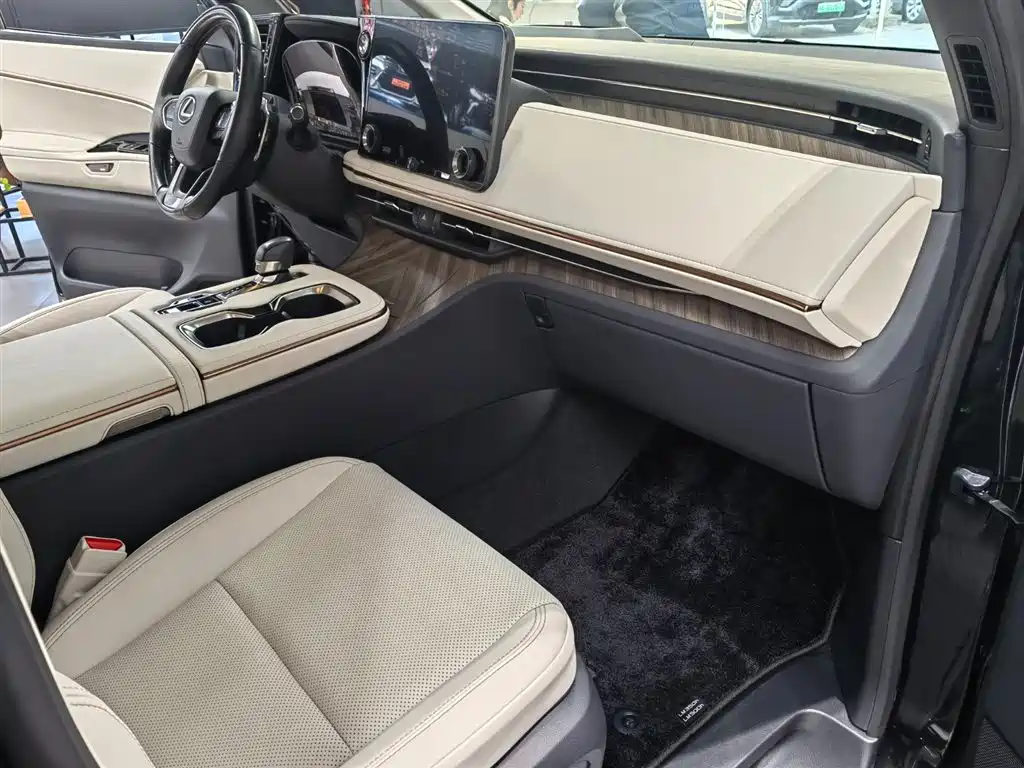 Lexus LM 2023 500h six-seater premium version купить на сайте DeffCars