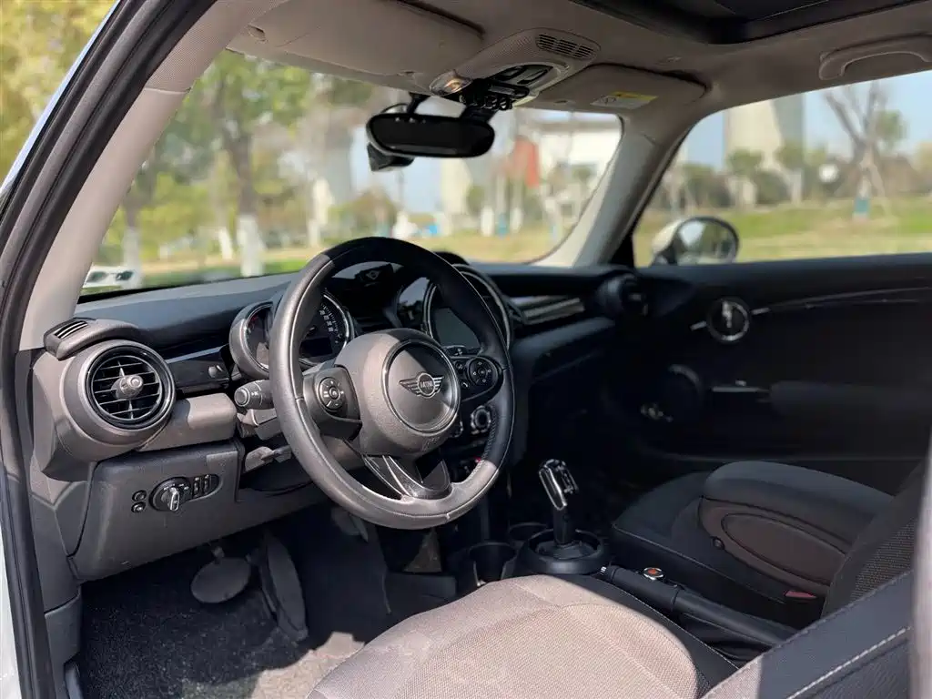 MINI 2018 1.5T ONE PLUS купить на сайте DeffCars