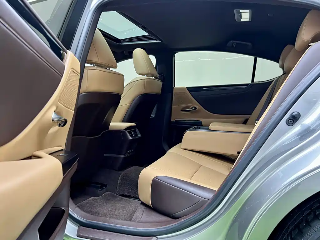 Lexus ES 2020 200 Excellence Edition купить на сайте DeffCars