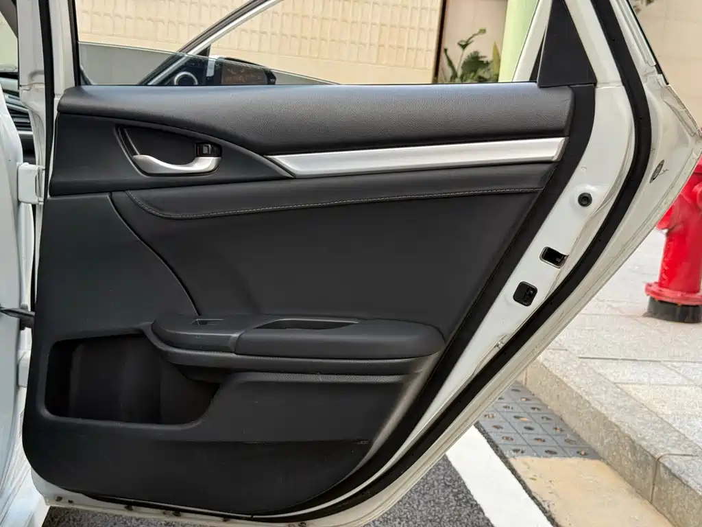 Civic 2016 220TURBO CVT Deluxe Edition купить на сайте DeffCars