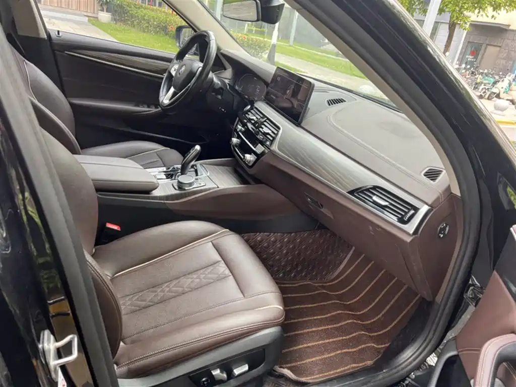 BMW 5 Series New Energy 2022 535Le Luxury Package купить на сайте DeffCars