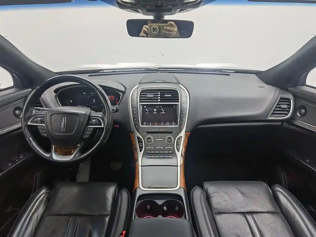 Voyager imported 2019 2.7T four-wheel drive premium version, National VI купить на сайте DeffCars