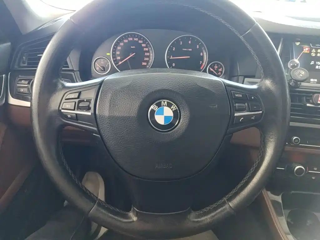 BMW 5 Series 2014 520Li Classic купить на сайте DeffCars