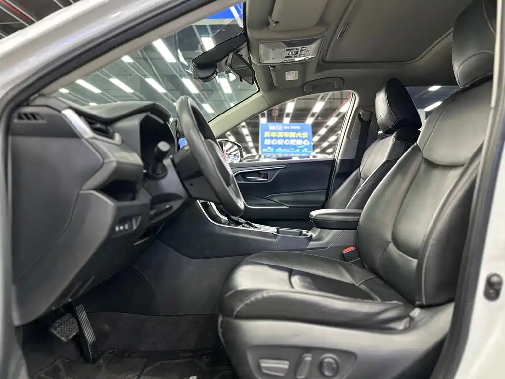 RAV4 Rongfang 2023 2.0L CVT two-wheel drive fashion version купить на сайте DeffCars