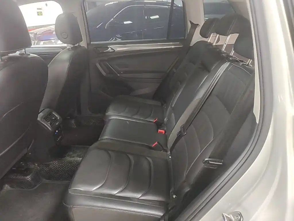 Tiguan L 2021 330TSI automatic two-wheel drive R-Line version купить на сайте DeffCars