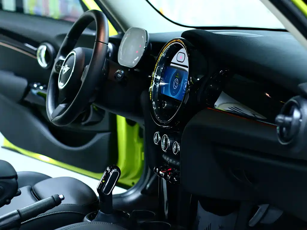 MINI 2023 facelift 1.5T COOPER Artist five-door version купить на сайте DeffCars