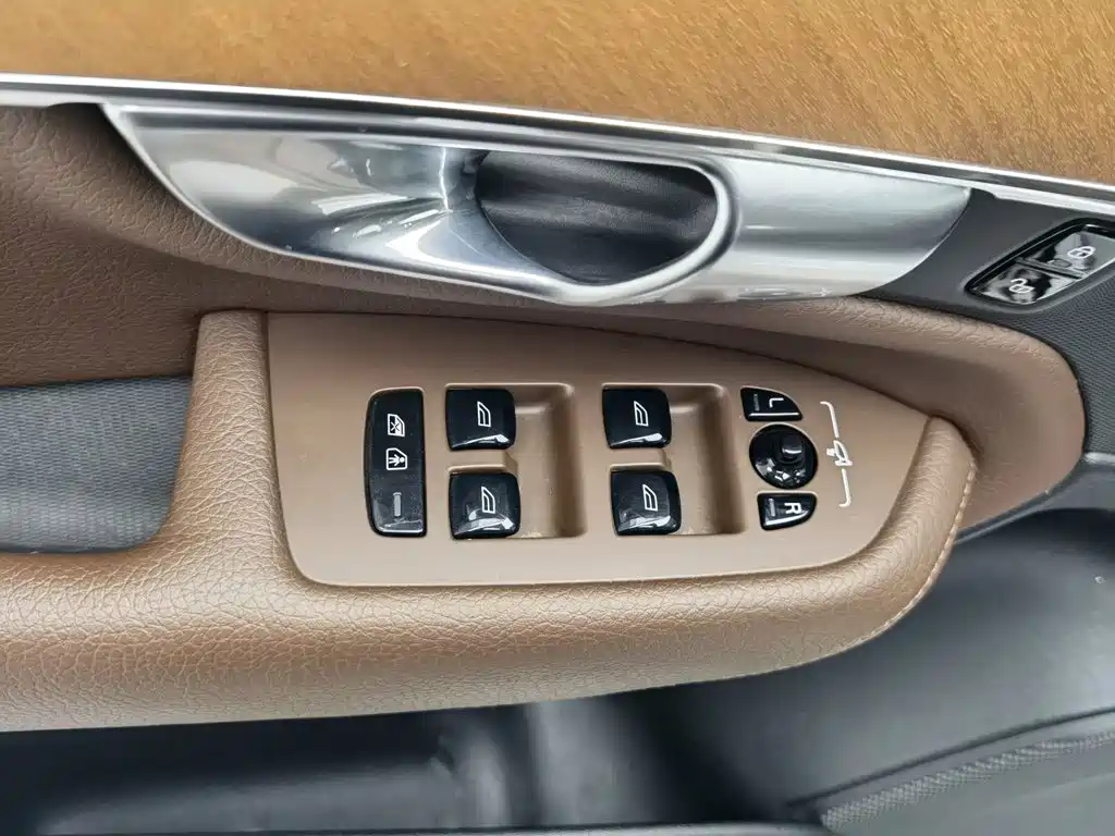 Volvo XC90 2021 B6 Zhiyi Luxury Edition 7 seats купить на сайте DeffCars