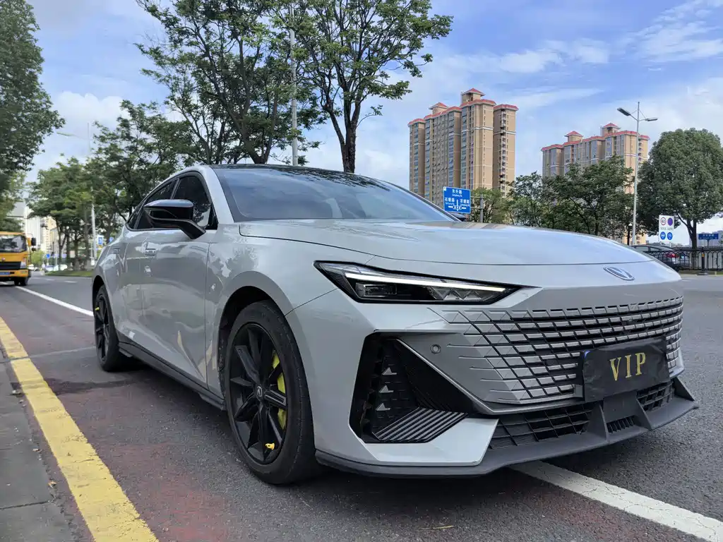 Changan UNI-V 2022 1.5T premium model купить на сайте DeffCars
