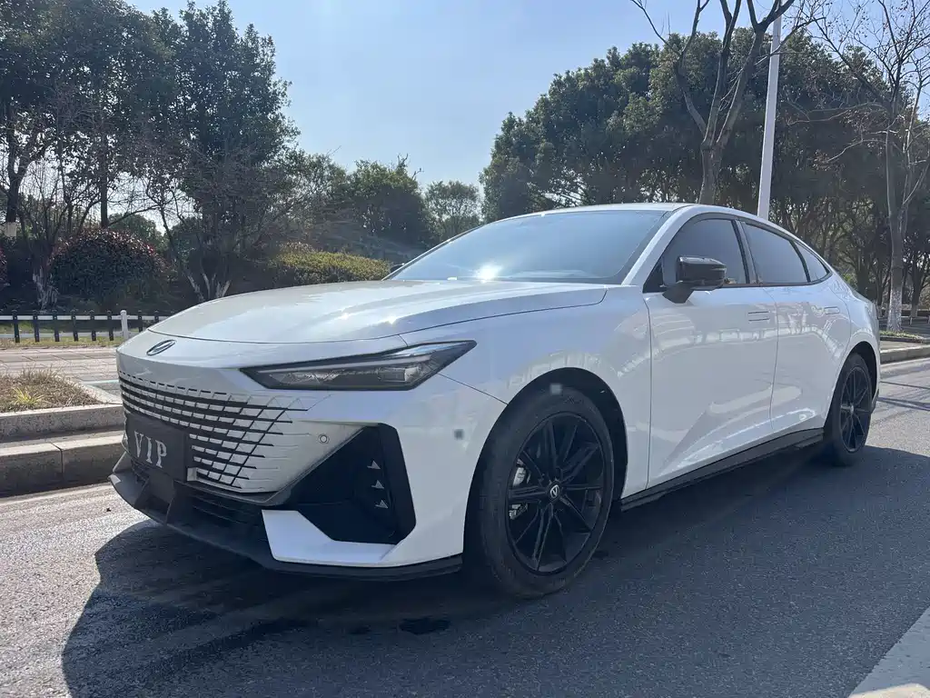 Changan UNI-V 2023 1.5T exclusive model купить на сайте DeffCars