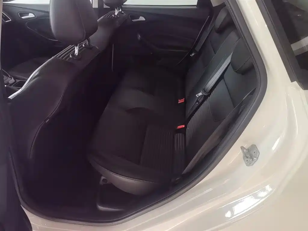 Focus 2018 sedan classic 1.6L automatic stylish smart mobility version купить на сайте DeffCars
