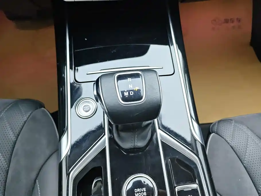 Hongqi HS5 2022 2.0T Zhilian Qixiang four-wheel drive version купить на сайте DeffCars