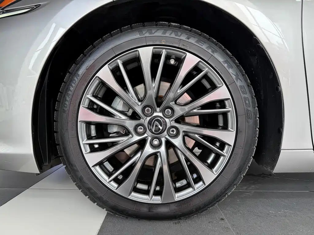 Lexus ES 2020 260 F SPORT купить на сайте DeffCars