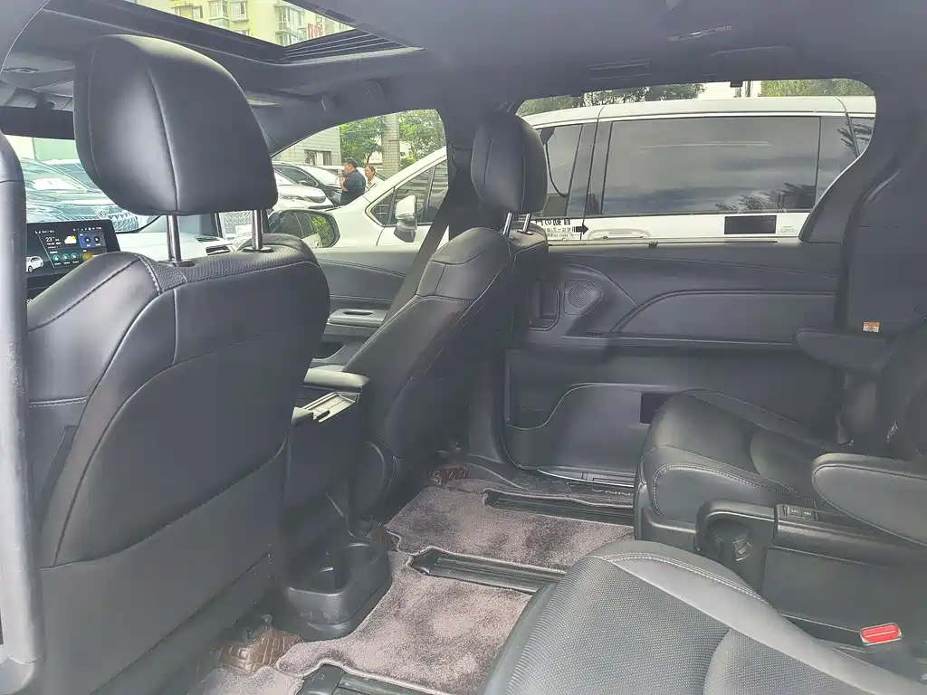 SIENNA 2024 2.5L Hybrid Premium Edition купить на сайте DeffCars