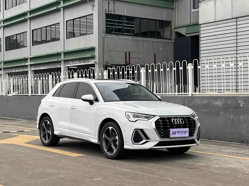 Audi Q3 2022 35 TFSI Fashionable and Dynamic купить на сайте DeffCars