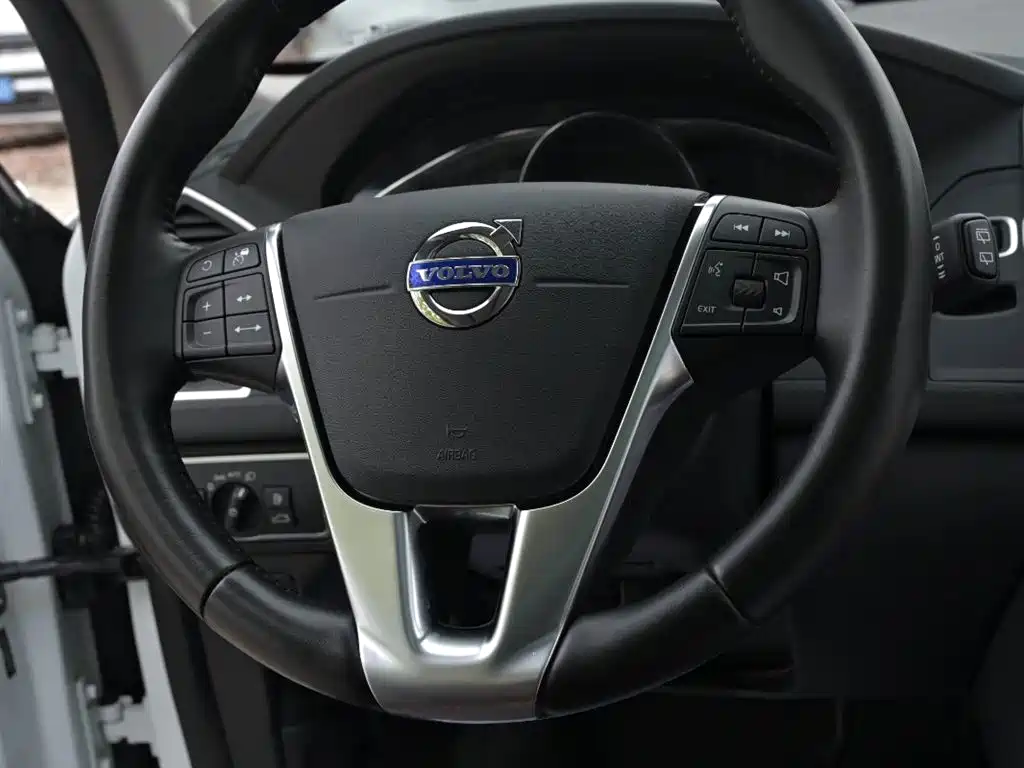 Volvo XC60 2017 T5 AWD Zhiyuan upgraded version купить на сайте DeffCars