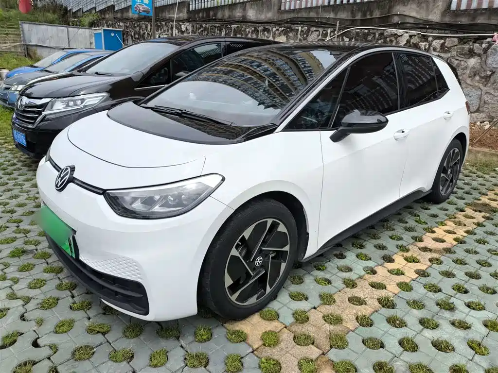 Volkswagen ID.3 2025 Smart Model Outstanding Edition купить на сайте DeffCars