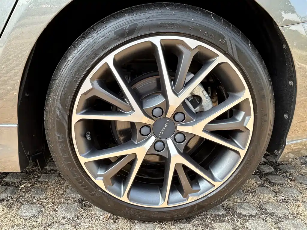 Lynk & Co 03 2022 1.5TD DCT Pro купить на сайте DeffCars