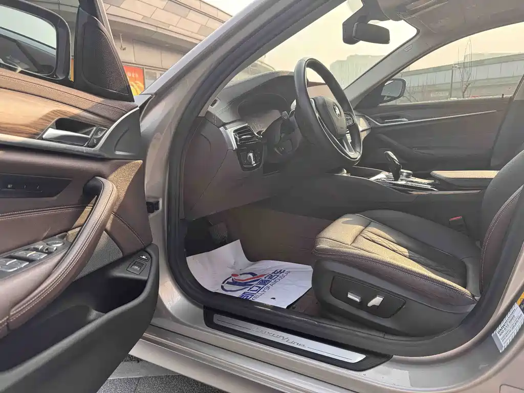 BMW 5 Series New Energy 2021 535Le Luxury Package купить на сайте DeffCars