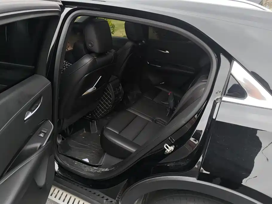 Cadillac XT4 2022 28T two-wheel drive fashion model купить на сайте DeffCars