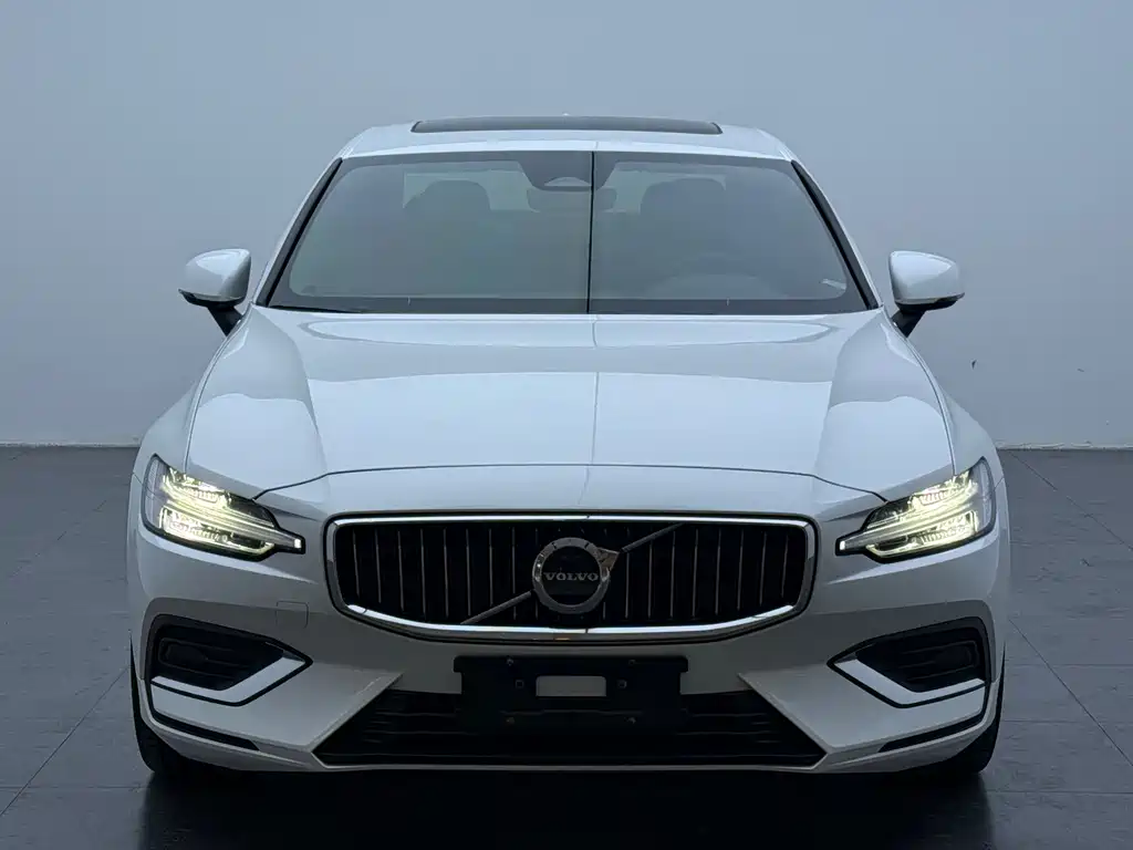Volvo S60 2023 B4 Zhiyuan Luxury Edition купить на сайте DeffCars