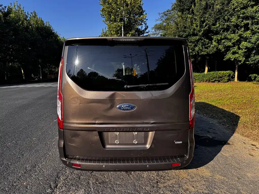 Tourio 2016 2.0T Manual Elite Edition купить на сайте DeffCars
