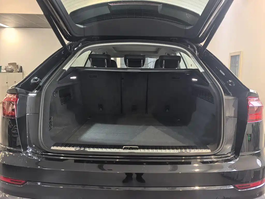 Audi Q8 2024 55 TFSI luxury and dynamic model купить на сайте DeffCars