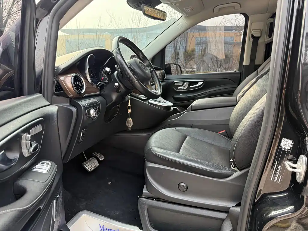 Mercedes-Benz V-Class 2022 V 260 L Long Wheelbase Premium Edition купить на сайте DeffCars