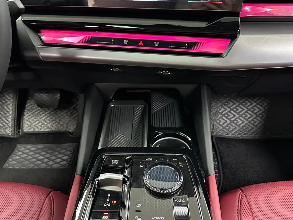 BMW 5 Series 2025 530Li Leading M Sports Package купить на сайте DeffCars