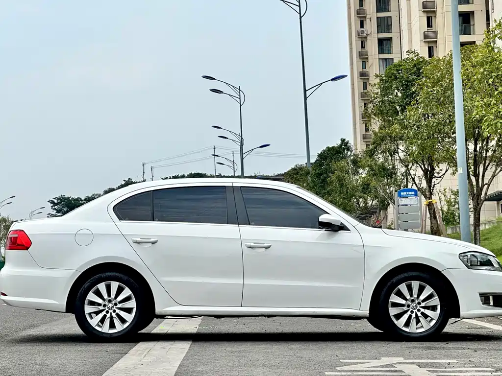 Lavida 2013 facelift classic 1.6L manual comfort version купить на сайте DeffCars