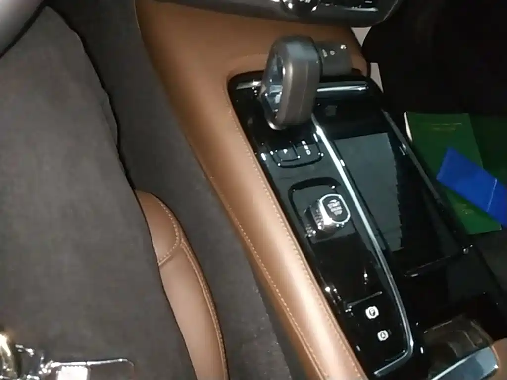 Volvo S90 plug-in hybrid 2023 T8 plug-in hybrid four-wheel drive long range Zhiyi luxury version купить на сайте DeffCars