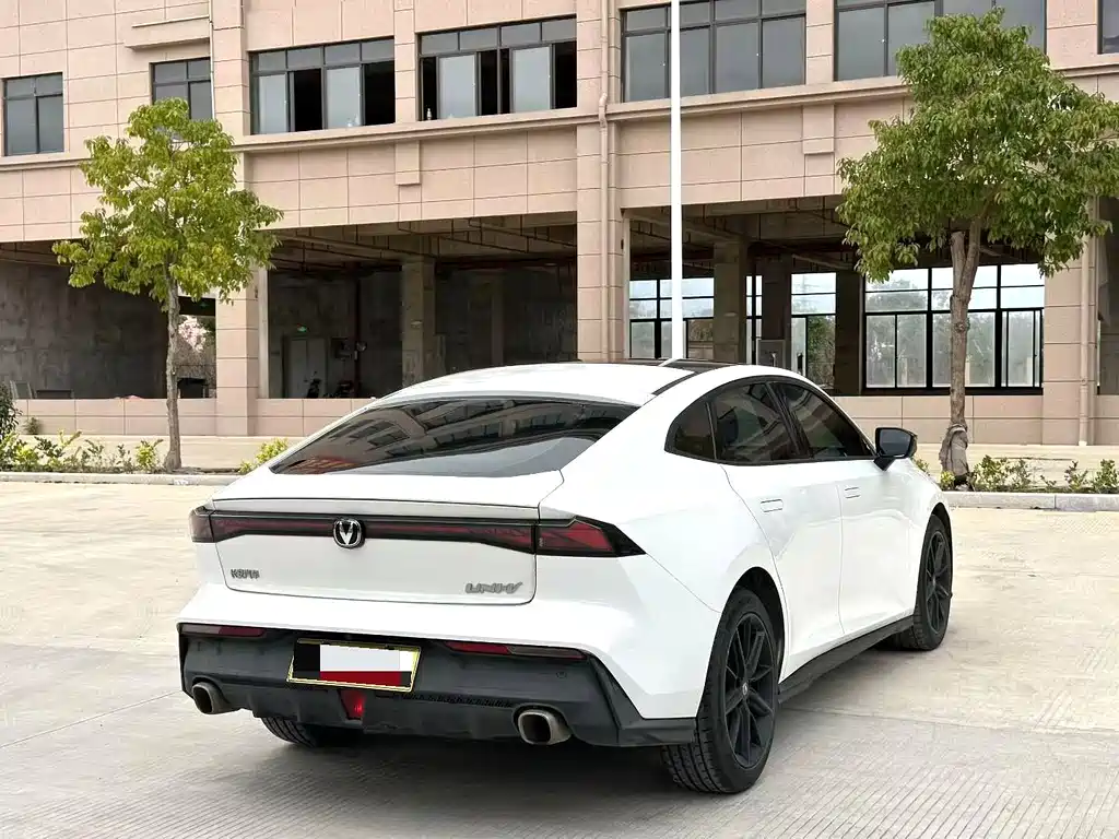 Changan UNI-V 2022 1.5T premium model купить на сайте DeffCars