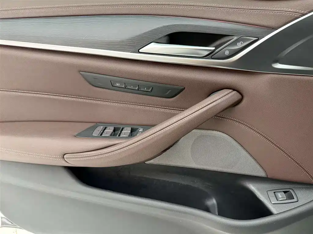 BMW 5 Series 2022 facelift 530Li leading M sports package купить на сайте DeffCars