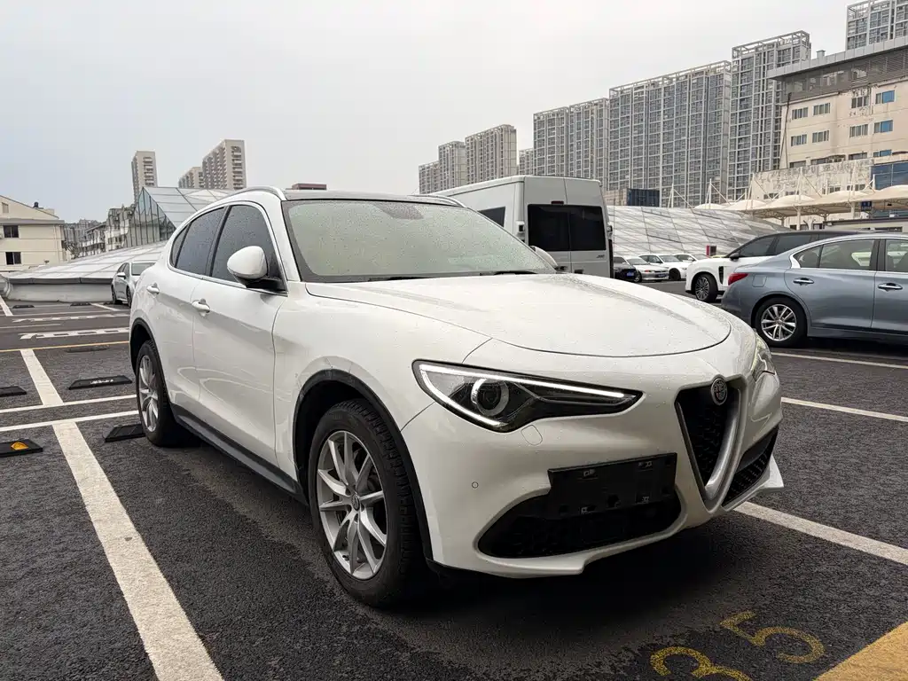 Stelvio 2017 2.0T 280HP Deluxe Edition купить на сайте DeffCars