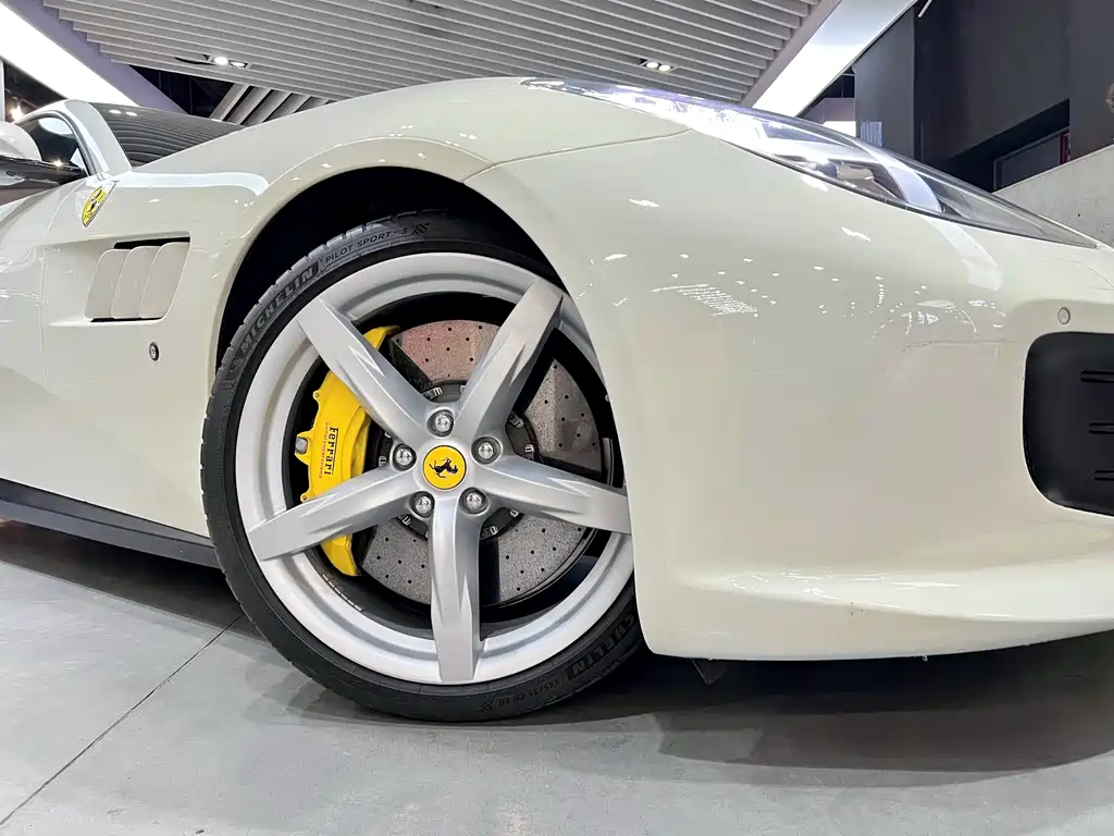 GTC4Lusso 2017 3.9T V8 купить на сайте DeffCars