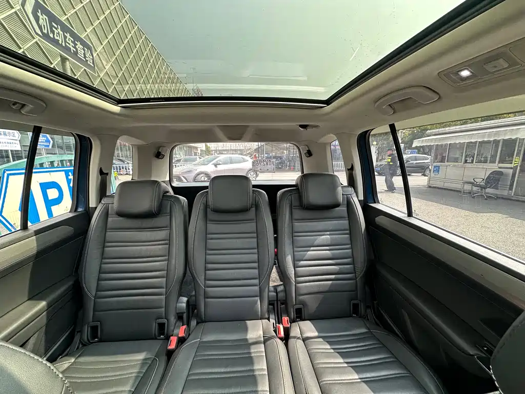 Touran 2018 Touran L 280TSI DSG Extended Edition 7 seats National V купить на сайте DeffCars