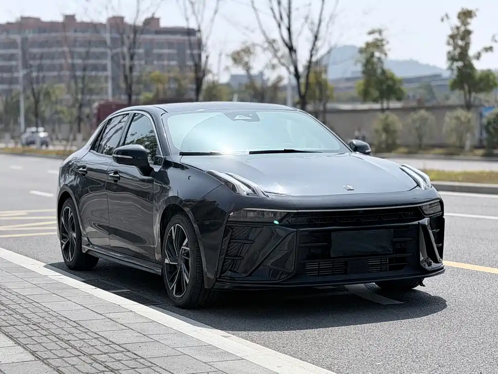 Lynk & Co 03 2025 1.5TD DCT Champion Edition Pro купить на сайте DeffCars