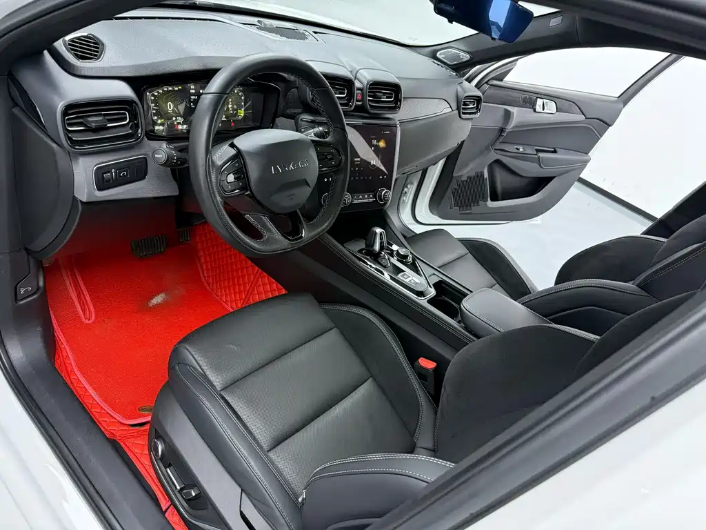Lynk & Co 03 2022 2.0TD DCT Pro купить на сайте DeffCars