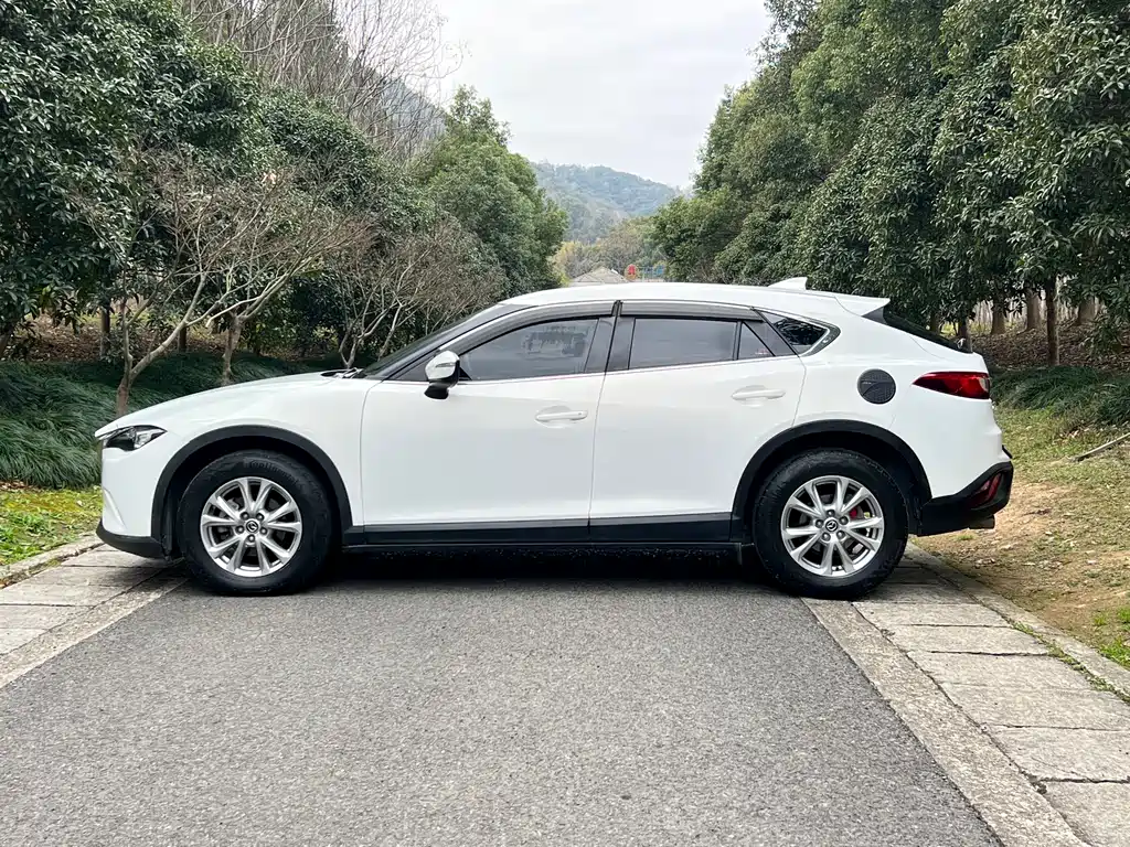 Mazda CX-4 2016 2.0L automatic two-wheel drive Blue Sky Vibrant Edition купить на сайте DeffCars