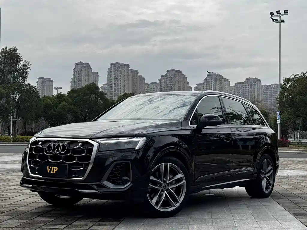 Audi Q7 2025 55 TFSI quattro S line sports купить на сайте DeffCars