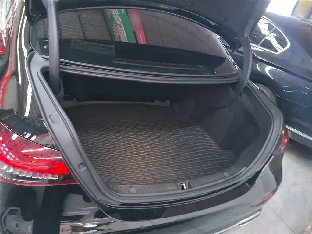 Mercedes-Benz E-Class 2023 E 300 L Luxury Model купить на сайте DeffCars