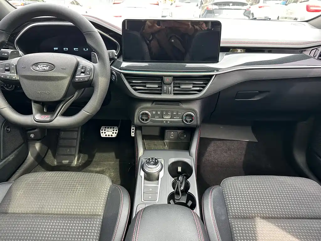 Focus 2021 Hatchback EcoBoost 180 Automatic ST Line купить на сайте DeffCars