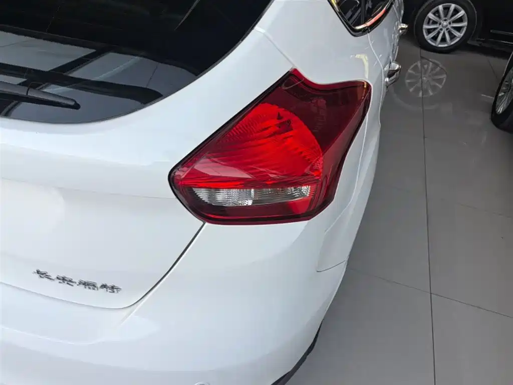 Focus 2018 hatchback classic 1.6L automatic stylish smart mobility version купить на сайте DeffCars