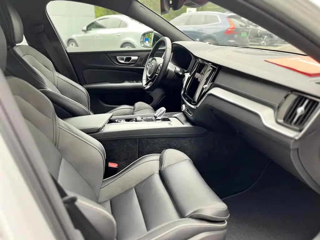 Volvo S60 2024 B5 Zhiya Sports Edition купить на сайте DeffCars