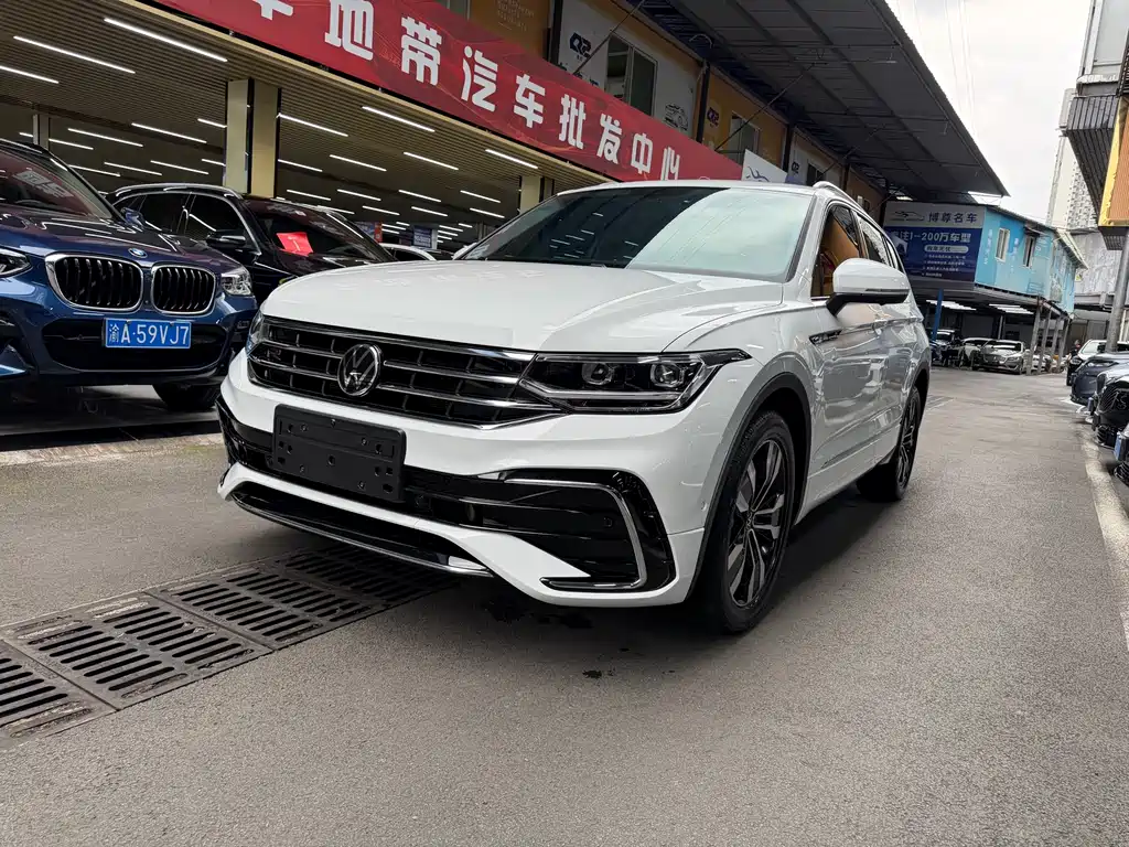 Tiguan L 2024 330TSI automatic two-wheel drive R-Line version купить на сайте DeffCars