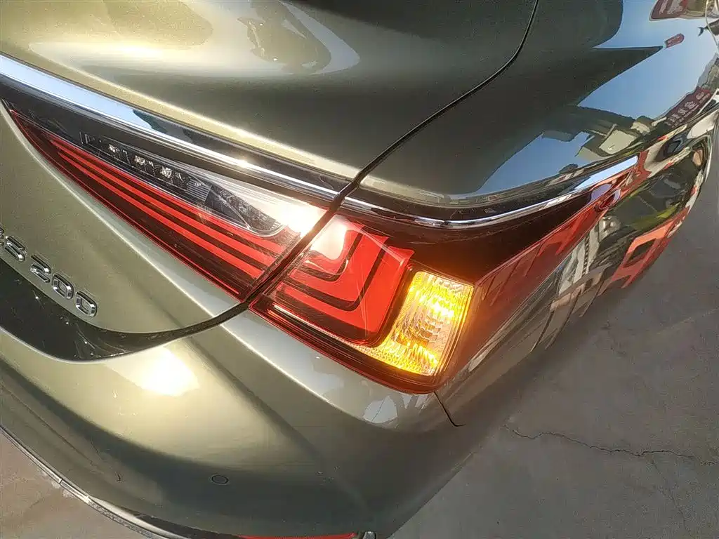 Lexus ES 2020 200 Excellence Edition купить на сайте DeffCars