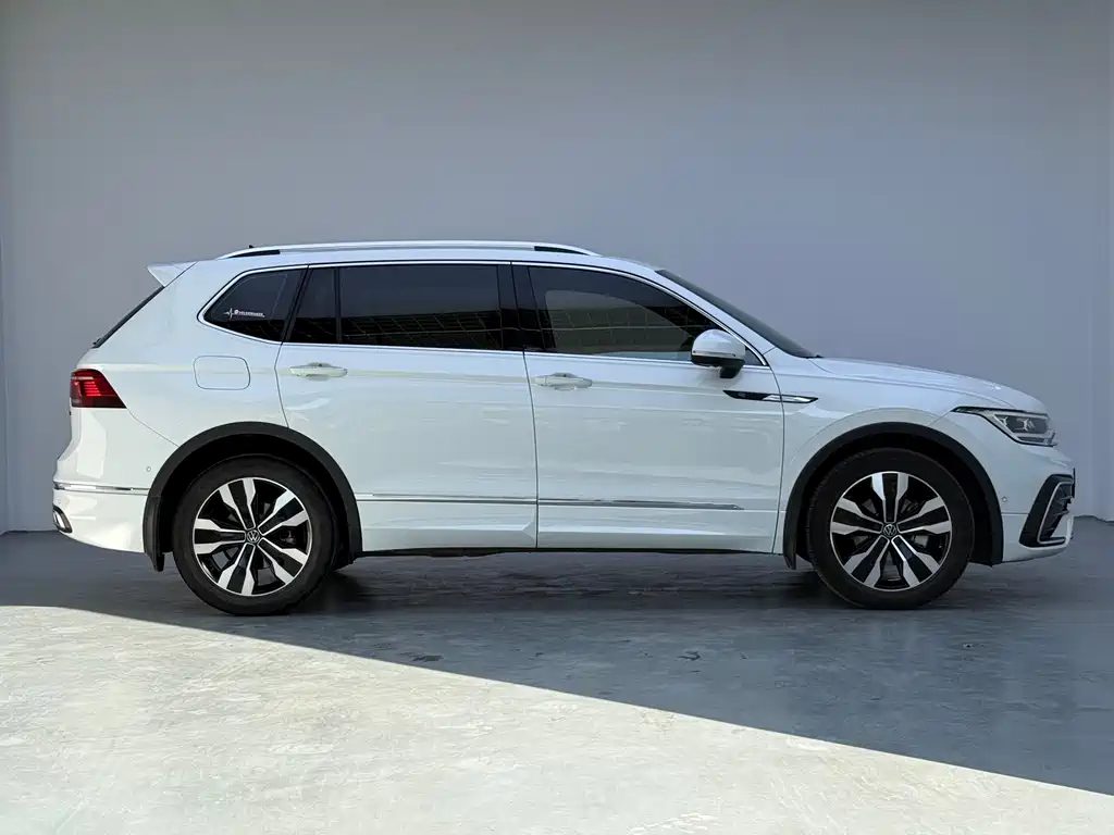 Tiguan L 2024 Outstanding Model 330TSI Automatic Two-wheel Drive R-Line Longyao Edition купить на сайте DeffCars
