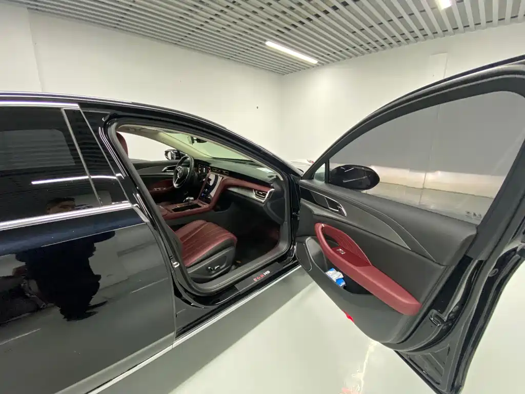 Hongqi H5 2024 1.5T DCT Zhilian Qiyun Edition купить на сайте DeffCars