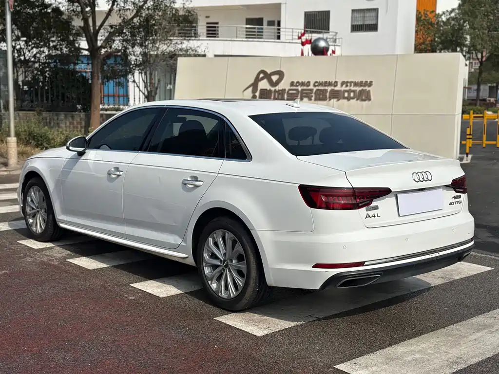 Audi A4L 2019 40 TFSI Enterprising National V купить на сайте DeffCars